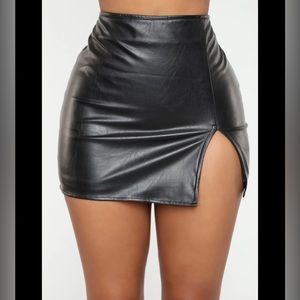 FASHION NOVA black faux leather mini skirt